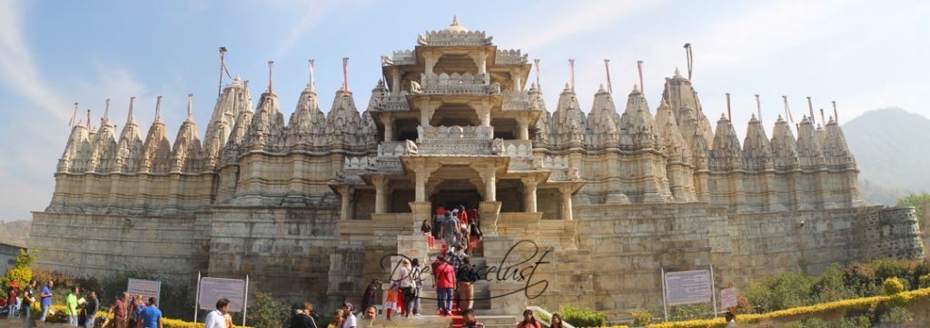 Außenansicht des Jain Tempels in Ranakpur