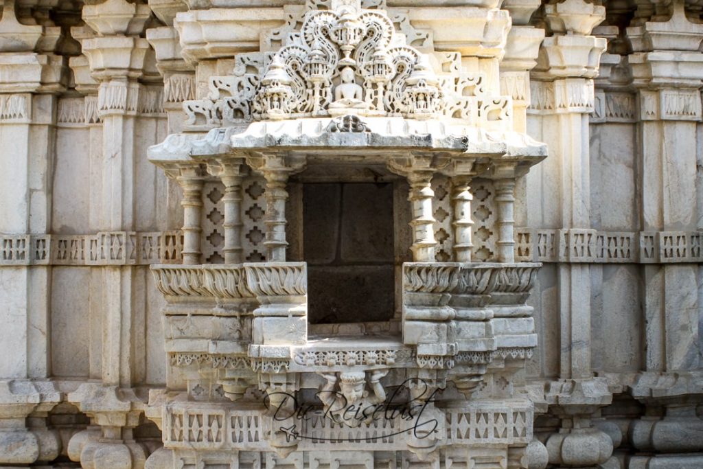 Die Außenverzierung des Tempels in Rankpur