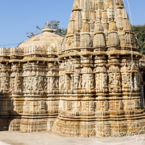 Viele Tempel sind noch gut erhalten, aber nicht alle stehen so gut da wie dieses Objekt Gut erhaltener Tempel in Chittorgarh