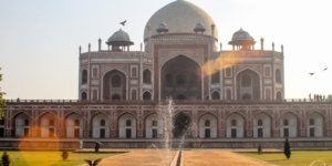 Herrliches Bild des Humayun-Mausoleum Humayun-Mausoleum mit Springbrunnen