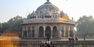 Eine weitere Grabstätte auf dem weitläufigen Gelände des Humayun-Mausoleum Weitere Grabstätte auf dem Gelände des Humayun-Mausoleum