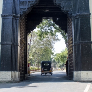 Der City Palace bietet zu zwei Eingängen Tore, mit denen man auch Eingangstor City Palace