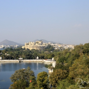 City Palace in Udaipur City Palace in Udaipur aus der Entfernung