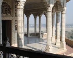 Der berühmte Balkon im roten Fort Rotes Fort in Agra Balkon