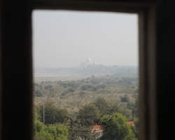 Der Ausblick auf das Taj Mahal durch ein Fenster Ausblick auf das Taj Mahal durch ein Fenster