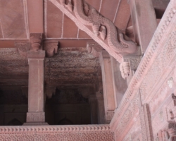 Innerhalb des Roten Forts in Agra findet man schöne Verzierungen Schöne Verzierungen im Roten Fort in Agra