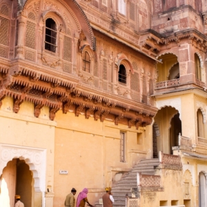 Die Bediensteten machen sauber im Meherangarh Fort Bedienstete machen sauber in Jodhpur
