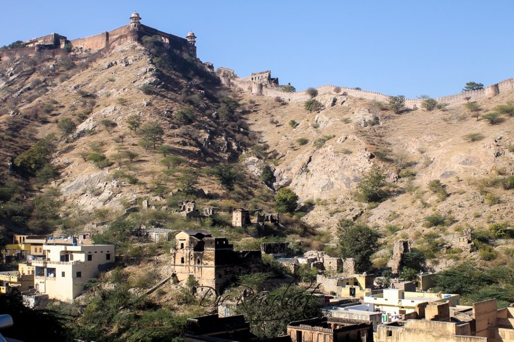 City Palast auf dem Berg in Jaipur