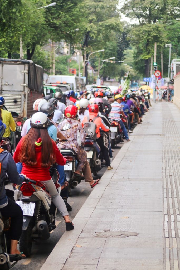 Ampel in Saigon mit Rollerstau