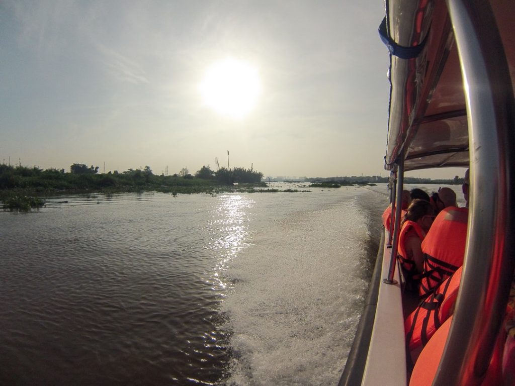 Mit dem Schnellboot zu den Chu Chi Tunneln 